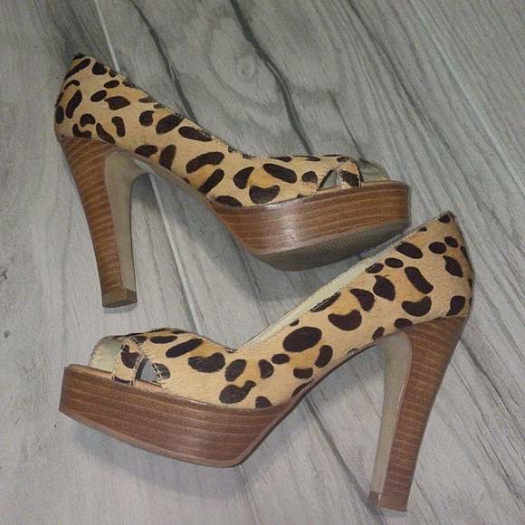 Steve Madden leopard peekaboo heels - Picture 1 of 9